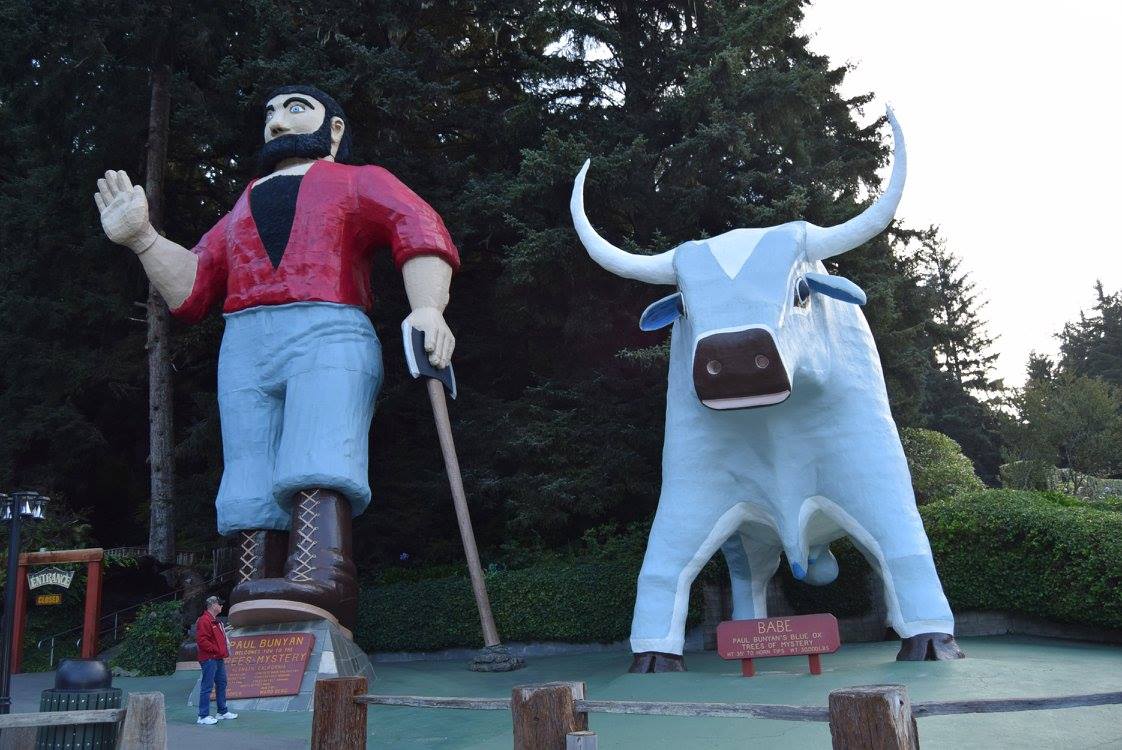 giant Paul Bunyan and Babe the blue Ox on the Redwood Highway CA