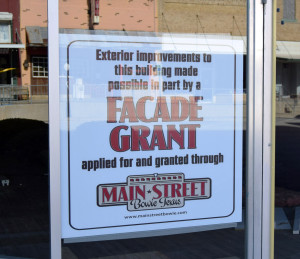facade grant sign